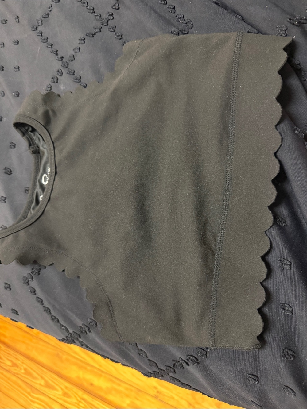 Jessica Simpson Black Scalloped Edge Sports Bra